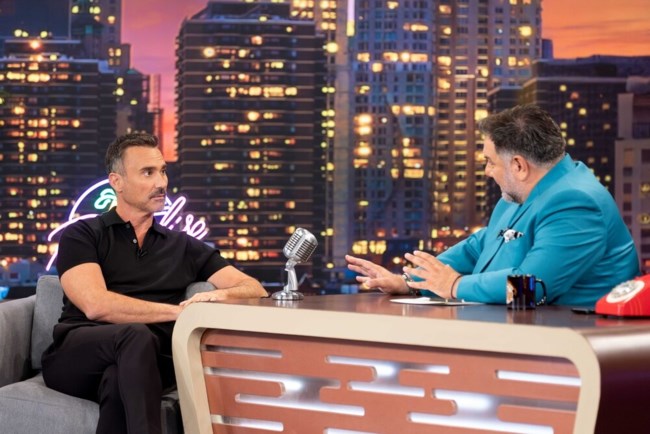 Ο Γιώργος Καπουτζίδης στο The 2night show