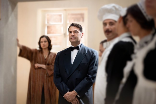 Ο Παναγιώτης Μπουγιούρης "εισβάλλει" στο Grand Hotel - Αυτός είναι ο ρόλος του