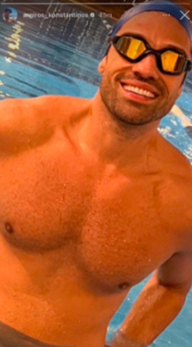 Eye Candy | O Κωνσταντίνος Αργυρός ποζάρει με μαγιό, σκουφάκι και γυαλιά πισίνας