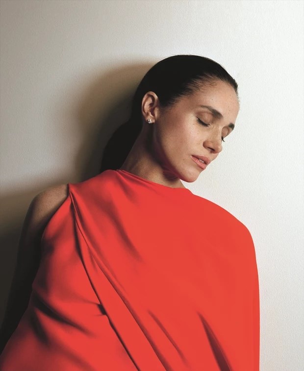 Η Meghan Markle στο εξώφυλλο του νέου Harper's Bazaar Greece