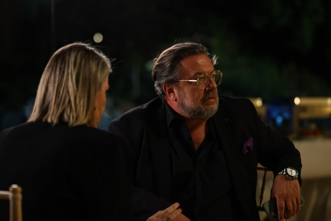 Να μ' αγαπάς