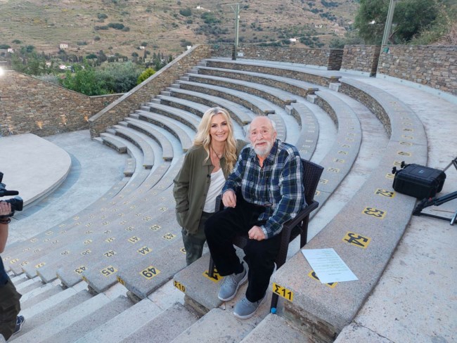 Ποιος είναι ο διάσημος καλεσμένος της Λένας Αρώνη;