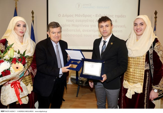 Επίτιμοι Δημότες Μάνδρας - Ειδυλλίας οι ευεργέτες Αθανάσιος και Μαρίνα Μαρτίνου - Όσα έγιναν στην τελετή