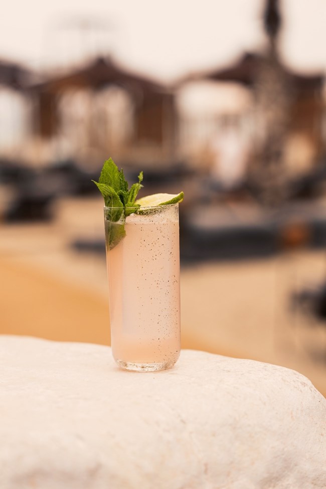 Η Θωμαή Απέργη live στο The C Beach Restaurant