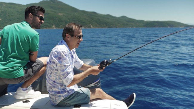 Fishy | Ο Γιάννης Τσιμιτσέλης πάει για ψάρεμα αυτή την βδομάδα με τον Σπύρο Πούλη και την Μιμή Ντενίση