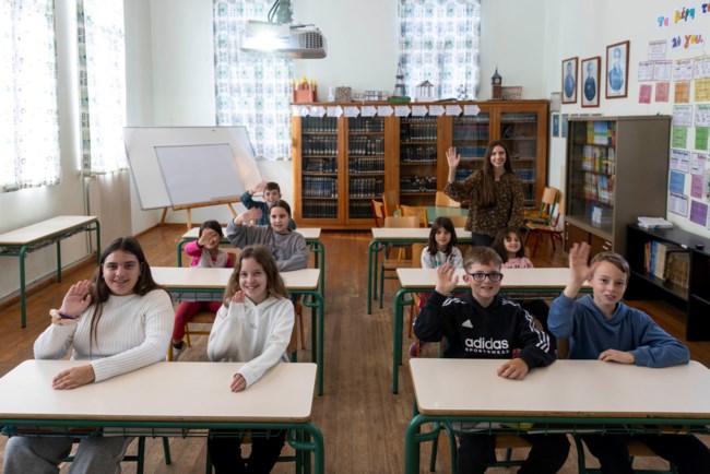 Η COSMOTE TELEKOM βάζει σε νέα εποχή συνδεσιμότητας σε όλα τα δυσπρόσιτα σχολεία της χώρας με δωρεάν γρήγορο ίντερνετ