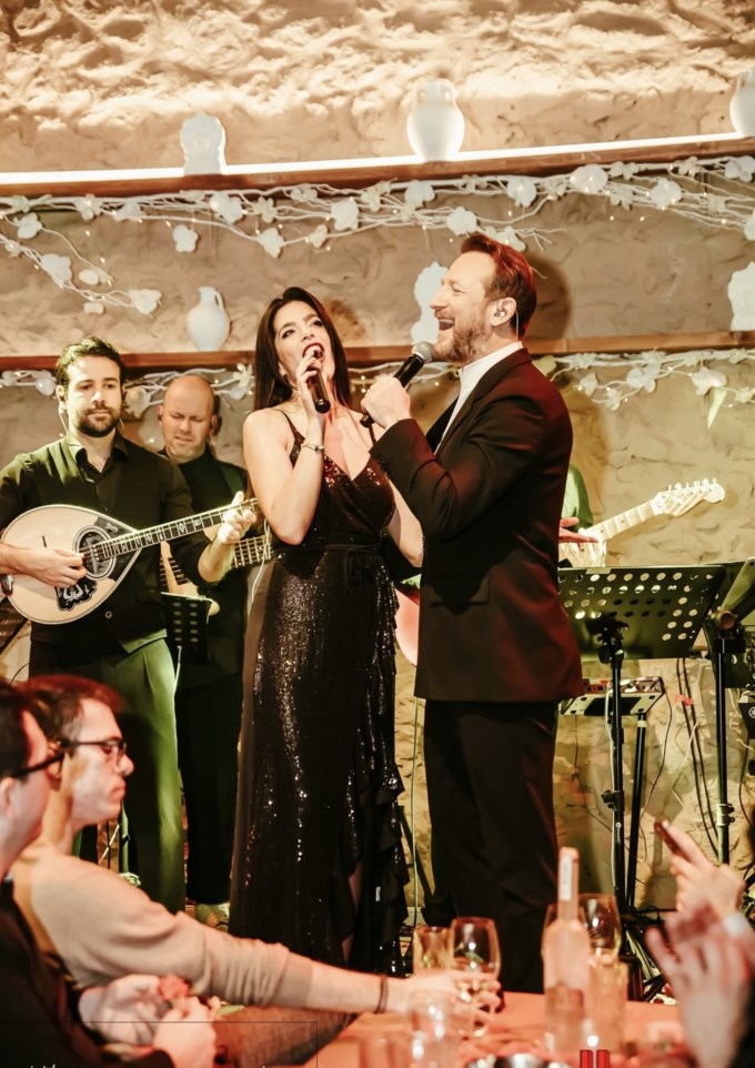 Ο Κώστας Καραφώτης συνεχίζει ακάθεκτος τις πολύμηνες επιτυχημένες εμφανίσεις του!