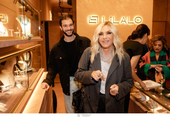 Η Δάφνη Μπόκοτα με τον γιο της, Νίκο Κοσόνα