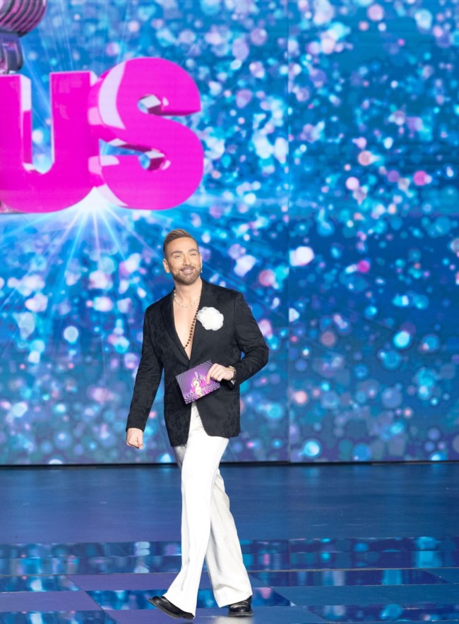 Το "J2US" εκτάκτως απόψε! Αυτός θα αντικαταστήσει τη Δέσποινα Βανδή