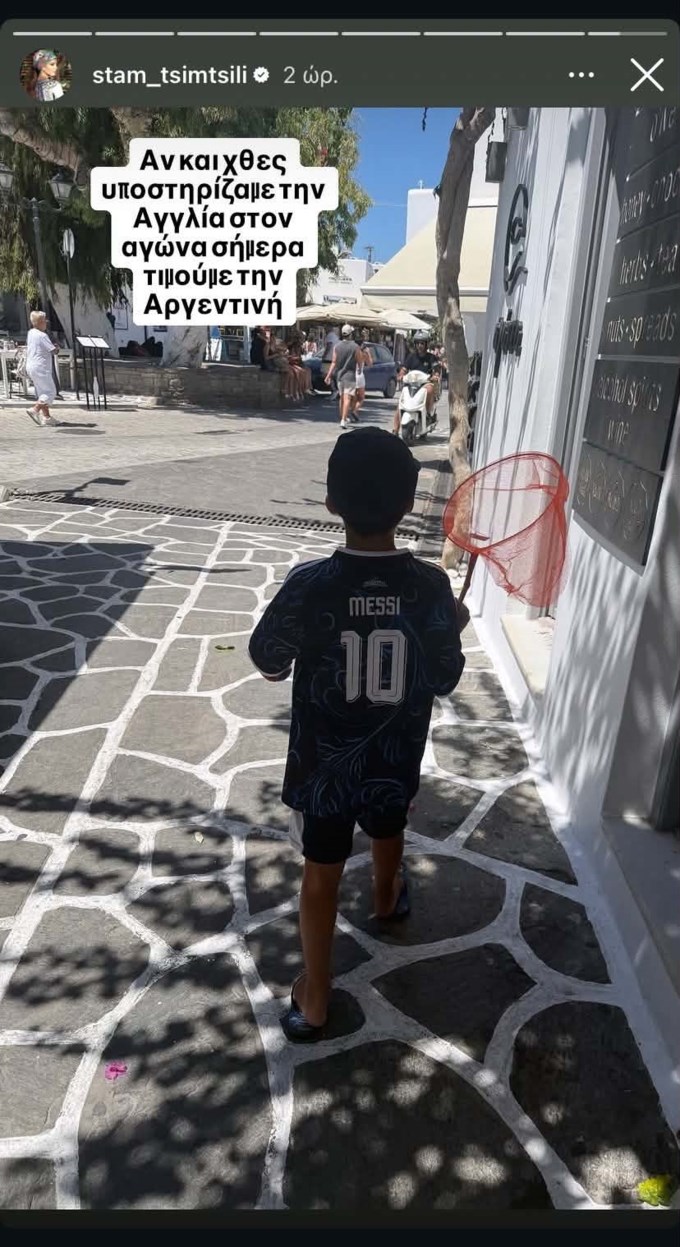 Η Σταματίνα Τσιμτσιλή απαθανατίζει τον Γιάννη Σοφό στην Πάρο