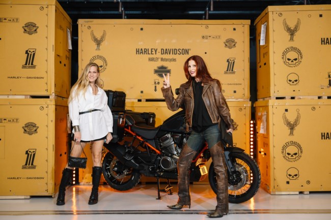 ΣΑΡΑ ΕΣΚΕΝΑΖΗ-ΑΝΤΖΥ ΑΝΔΡΙΤΣΟΠΟΥΛΟΥ