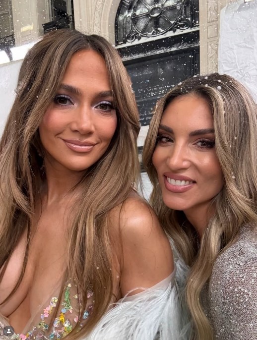 Αθηνά Οικονομάκου και Jennifer Lopez φωτογραφίζονται μαζί: "Τσιμπήστε με"