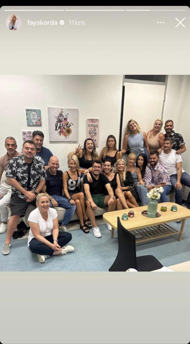 Η Φαίη Σκορδά ποζάρει με όλη τη νέα της ομάδα - Η ώρα & ο τίτλος της εκπομπής
