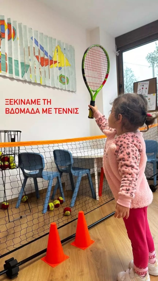 Το μάθημα τέννις της Χριστίνας Μπόμπα με τις κόρες της