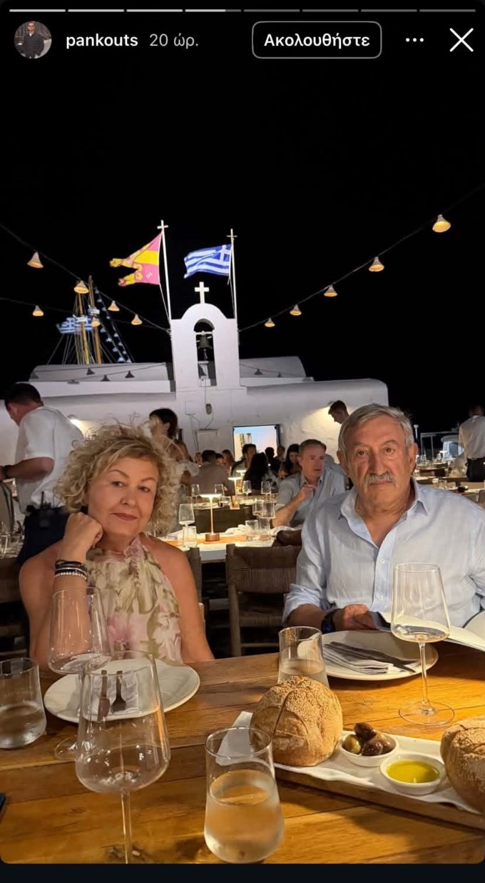 Βραδινή έξοδος για την Κατερίνα Καινούργιου μαζί με τον Παναγιώτη Κουτσουμπή και τους γονείς του