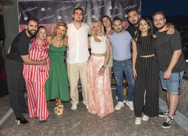 Σάββας Μπίτζας, Φιλίτσα Βουλιώτη, Μαργαρίτα Μάτσα, Γιώργος Κακοσαίος, Κική Τσόλκα, Ιρένα Τζινιέρη, Άαρης Ηλιόπουλος, Θέμης Γκιοσάσι, Βιβή Αλοιμένου, Νίκος Μάλλης