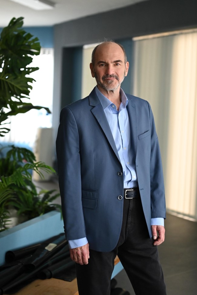 Ο ΓΙΑΤΡΟΣ - Ακύλλας Καραζήσης (Δημοσθένης Ηλιάδης)