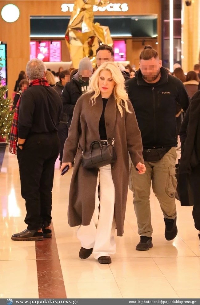 Η Ελένη Μενεγάκη σου δείχνει πως να φορέσεις το λευκό παντελόνι το χειμώνα