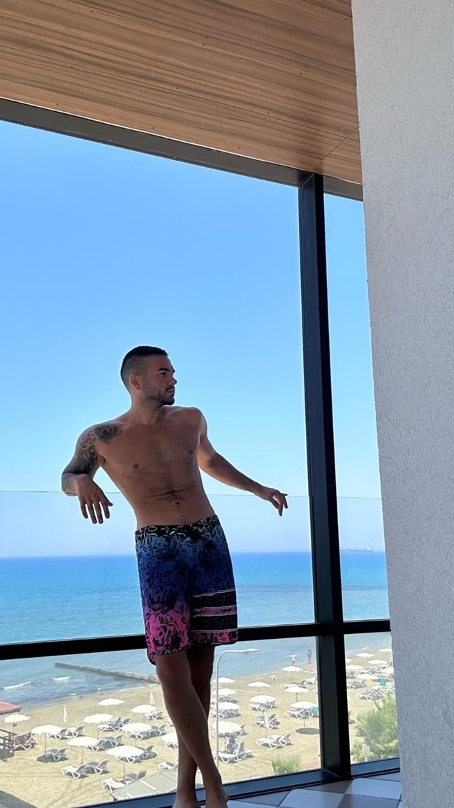 Ο Χρήστος Μάστορας … μόνο με το μαγιό του