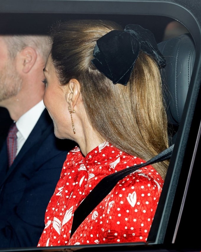 Η Kate Middleton έφερε πίσω το flamenco φόρεμα για το χριστουγεννιάτικο γεύμα στο Παλάτι του Μπάκιγχαμ