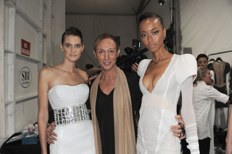 Βασίλειος Κωστέτσος με μοντέλα