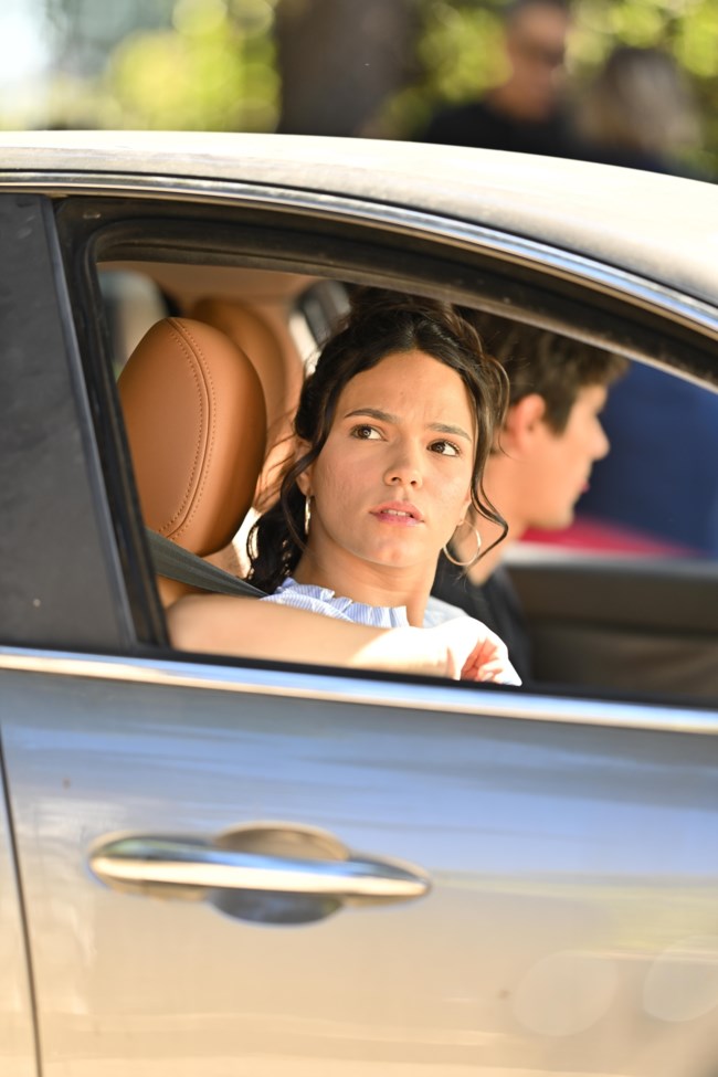 Να μ' αγαπάς