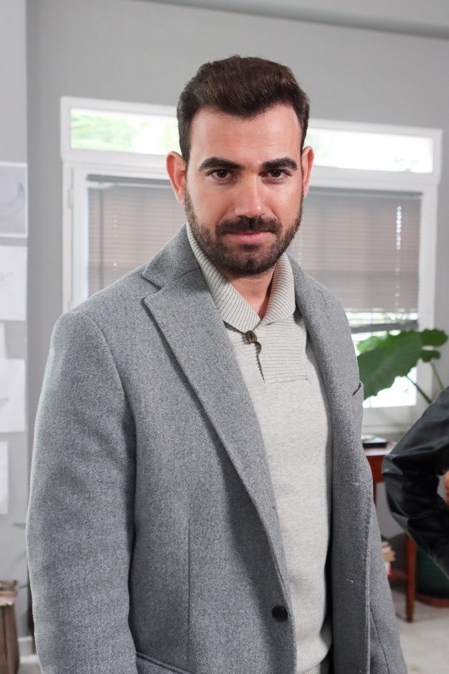 Αυτός είναι ο κούκλος πρωταγωνιστής που μπαίνει στη νέα σειρά του ΣΚΑΪ