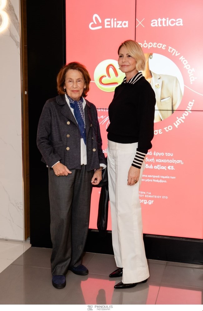 Η Τζένη Μπαλατσινού με το παντελόνι που συναγωνίζεται σε ευελιξία το τζιν παντελόνι