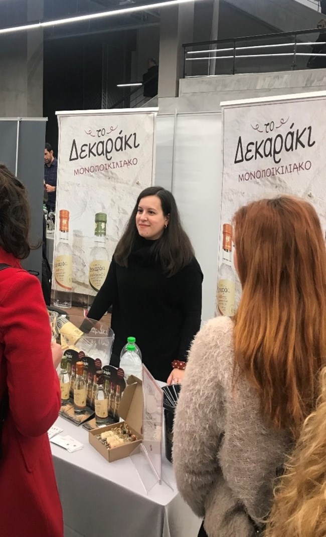 Αρώματα και συναισθήματα μετέφερε το Δεκαράκι στην έκθεση "Ελληνικό Απόσταγμα"