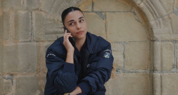 Η γη της Ελιάς | Η Βασιλική ανακοινώνει τα νέα στον Στάθη & η αντίδρασή του την παγώνει!