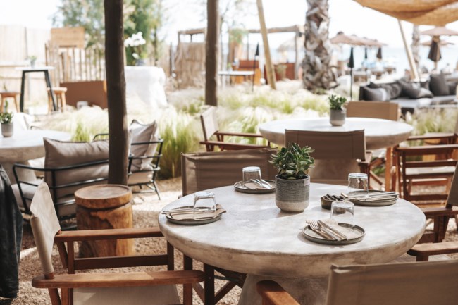 Η Θωμαή Απέργη live στο The C Beach Restaurant