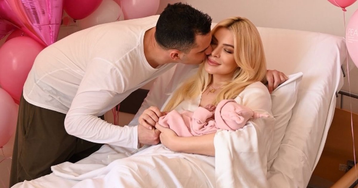 Ο Παναγιώτης Κουτσουμπής δείχνει με τον πιο ξεχωριστό τρόπο την αδυναμία που έχει στην κόρη του!