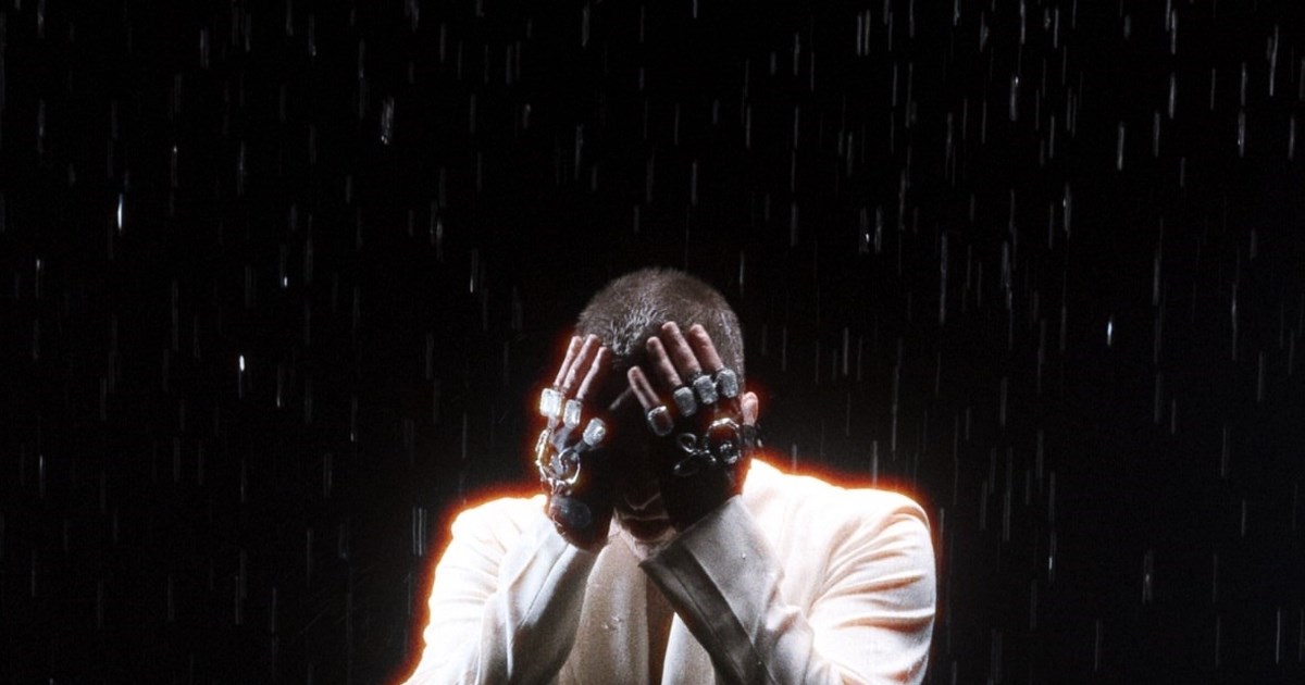 Ο Good Job Nicky κάνει ντεμπούτο το νέο του look στο 