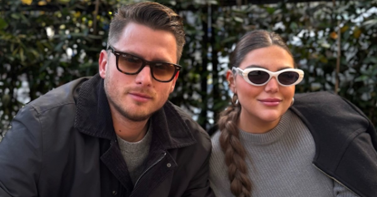 Η Δανάη Μπάρκα ποζάρει στο πλευρό του Φάνη Μπότση