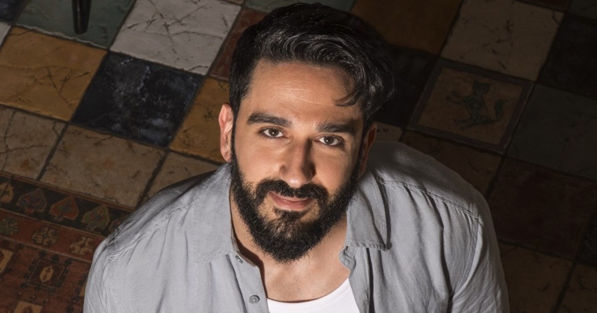 Ο Διονύσης Ατζαράκης επιστρέφει στο θέατρο! Σε ποια παράσταση και με ποιους θα παίζει φέτος το καλοκαίρι;