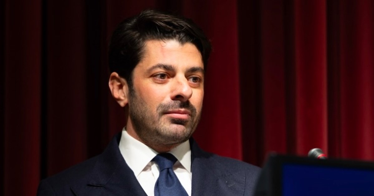 Ο Γεράσιμος Ζαγορίτης απαντά για τις επίμαχες φωτογραφίες με την Τζούλια Αλεξανδράτου στο Πολεμικό Μουσείο