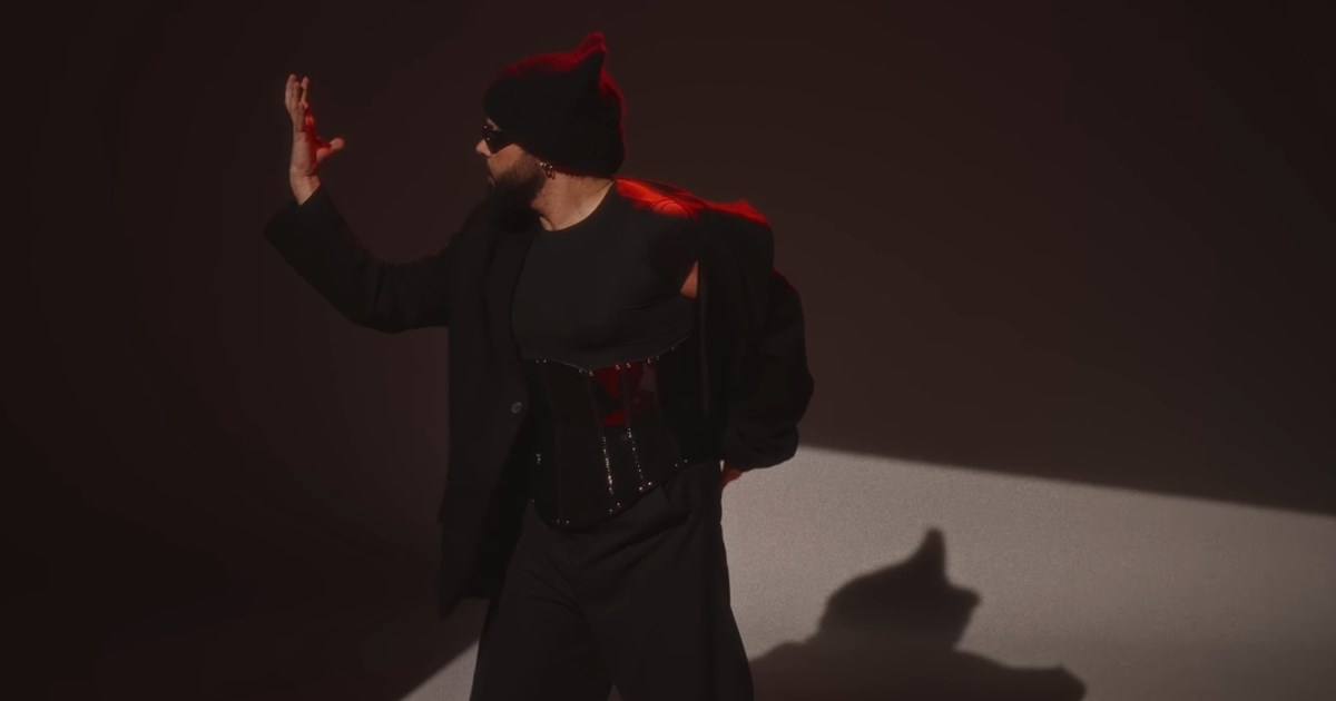 Ο Akylas εντυπωσιάζει δίνει τη δική του υπογραφή στο 