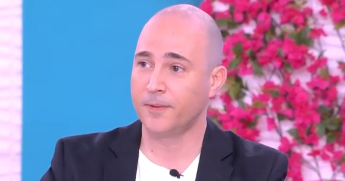 Ο Κωνσταντίνος Μπογδάνος απαντά στον Άγγελο Βουράκη για την απόλυση από τον ΣΚΑΪ: “Υπερασπίζεται τον στάβλο του”