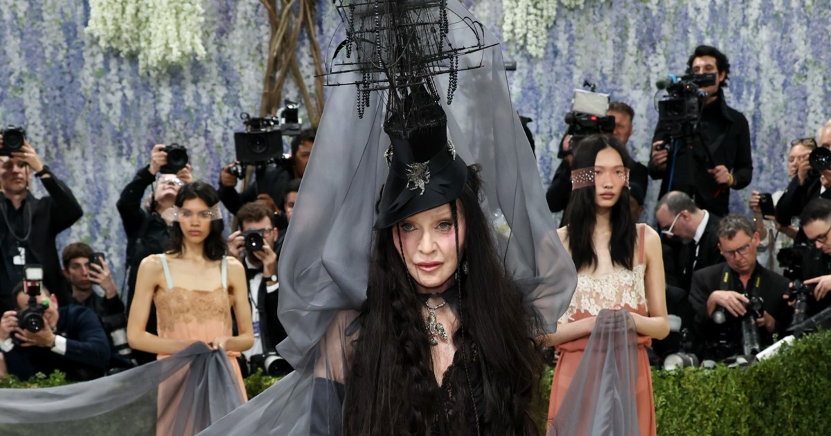 H Madonna εντυπωσιάζει στο Met Gala 2026 με surreal Saint Laurent εμφάνιση
