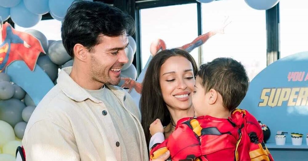 Ελένη Φουρέιρα | Η τρυφερή στιγμή στην κουζίνα με τον μικρό Ερμή και οι πασχαλινές ετοιμασίες