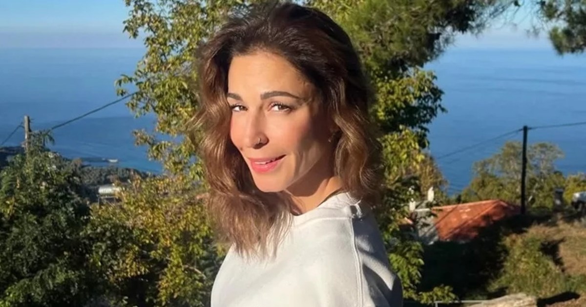 Η Κατερίνα Παπουτσάκη σε ανοιξιάτικη βόλτα με τους δύο γιους της