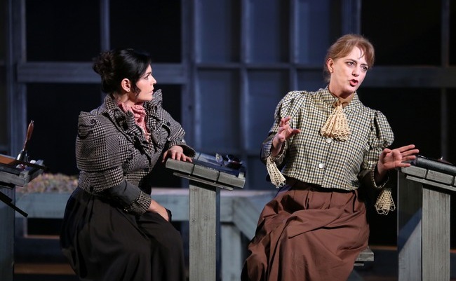 Ψίθυροι Στο Θέατρο «Αθηνών»