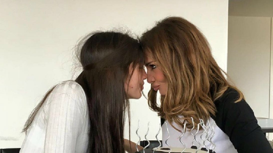 Μελίνα Νικολαΐδη 
: Αυτή είναι η πρώτη «καθαρή» φωτογραφία της κόρης της Δέσποινας Βανδή στα social media &amp; δεν την ανέβασε η μαμά της!