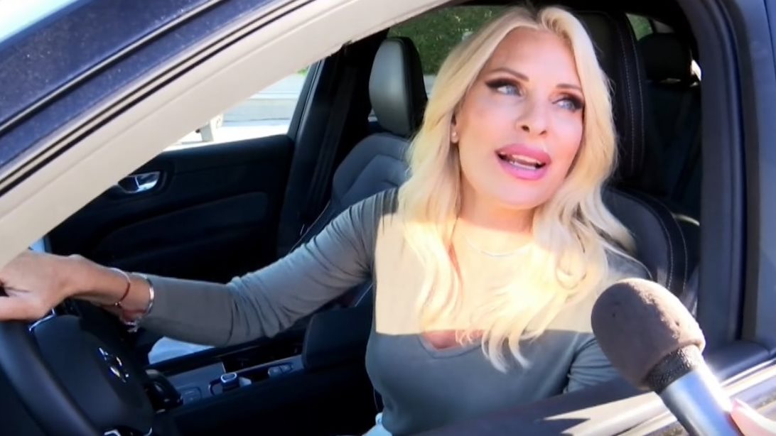 Η Ελένη Μενεγάκη ευχήθηκε στην Φαίη Σκορδά για την πρεμιέρα της