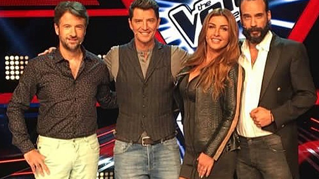 The Voice: Όλες οι φωτογραφίες από τα γυρίσματα των πρώτων blind auditions &amp; η αποκάλυψη της νέας παρουσιάστριας των backstage