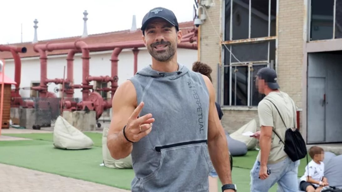 Σάκης Τανιμανίδης | Παίζει μπάσκετ με τον Σταύρο Σβήγκο στο πατρικό του στη Θεσσαλονίκη