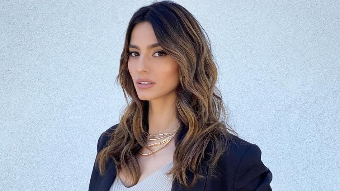 Δεν θα μπορούσε να τις φορέσει καμία καλύτερα | Η Ηλιάνα Παπαγεωργίου με τις 2 πιο hot τάσεις της σεζόν από τα H&amp;M