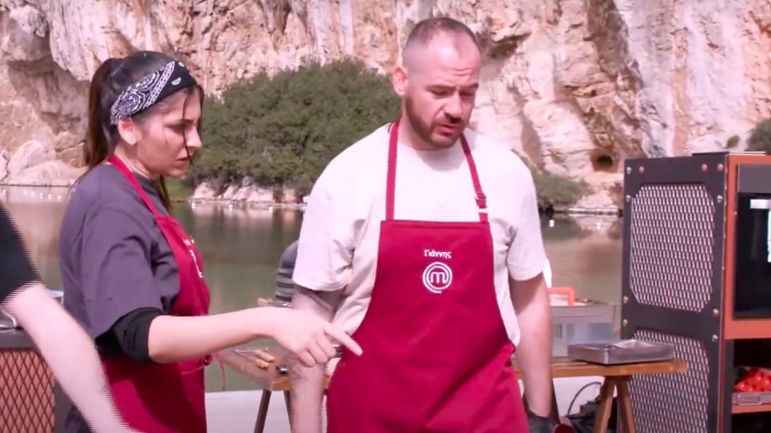 MasterChef | Έξαλλος ο Γιάνης με την παρέμβαση της Χριστίνας: Αν ήμασταν στη κουζίνα θα της έλεγα 'άντε γα....'