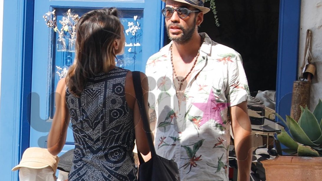 Πάνος Μουζουράκης: Με τη σύντροφό του στην Ύδρα | Όλες οι φωτογραφίες