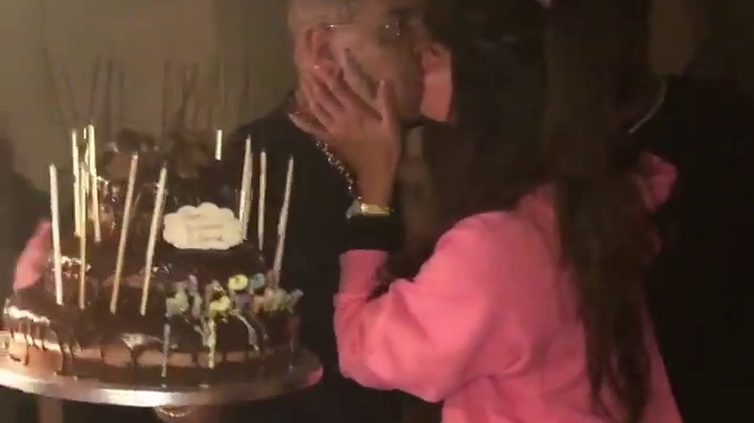 Ηλιάνα Παπαγεωργίου: Birthday party στην αγκαλιά του SNIK! Το φιλί μπροστά στην κάμερα